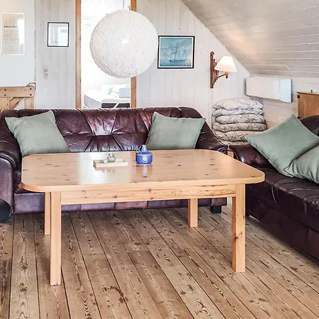 3 Bedroom Cozy In Grenaa * Brondstrup